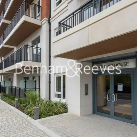 Rent this 1 bed apartment on Beaufort Drive in London, NW11 6BS