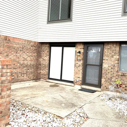 Buy this 2 bed townhouse on 2802 Dry Ridge Court in Villa Hills, Kenton County