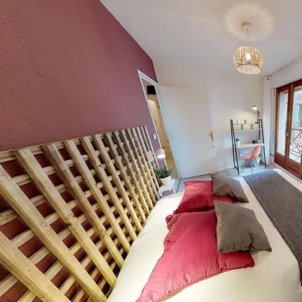 Rent this 3 bed room on 12 rue Agathoise