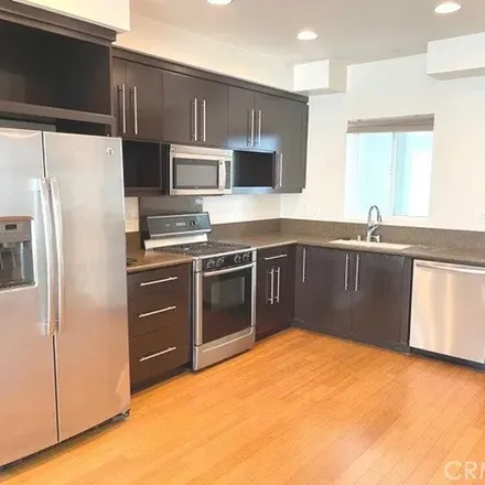 Rent this 1 bed apartment on 15 in South Para Way, Los Angeles