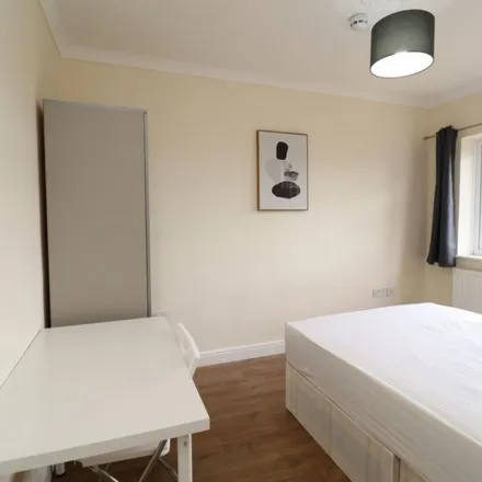 Image 1 - Camrose Avenue, South Stanmore, London, HA8 6ET, United Kingdom - Apartment for rent