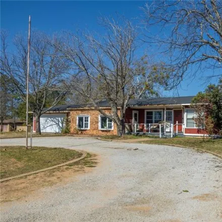 Image 2 - 1052 West Hall Street, Bangs, Brown County, TX 76823, USA - House for sale