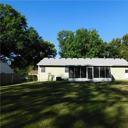 Image 2 - 5609 Long Avenue, Shawnee, KS 66216, USA - House for sale