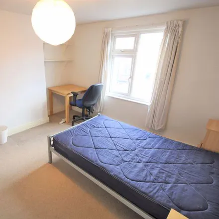 Rent this 4 bed room on 54 Estcourt Terrace in Leeds, LS6 3EX