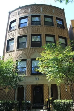 Rent this 3 bed house on 6310 North Rockwell Street in Chicago, IL 60645