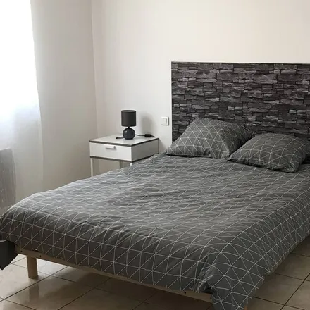 Rent this 1 bed house on 34420 Villeneuve-lès-Béziers