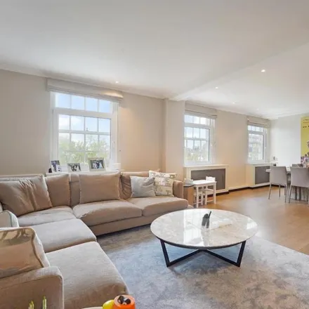Rent this 4 bed apartment on Eyre Court in 3-21 Finchley Road, London