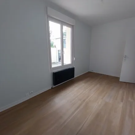 Rent this 4 bed apartment on 7 Rue Léon Blum in 80000 Amiens, France