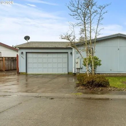 Buy this studio apartment on 1655 South Elm Street in Canby, OR 97013