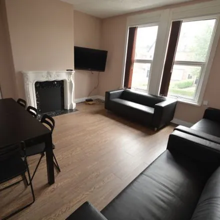 Rent this 7 bed townhouse on 7 Brudenell Road in Leeds, LS6 1HA