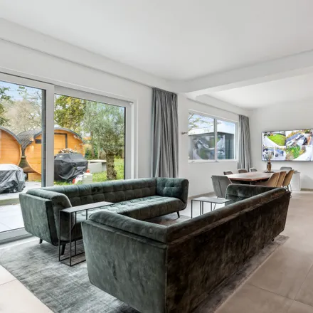 Rent this 2 bed apartment on Geliebte Möbel in Dürener Straße 422, 50858 Cologne