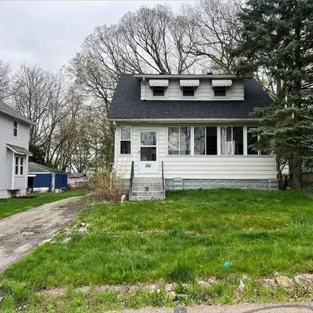 Buy this 3 bed house on 773 Lakewood Boulevard in Akron, OH 44314