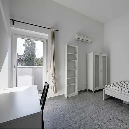 Rent this 5 bed room on Aachener Straße 8 in 70376 Stuttgart, Germany