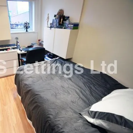 Image 6 - Knowle Terrace, Leeds, LS4 2PA, United Kingdom - House for rent