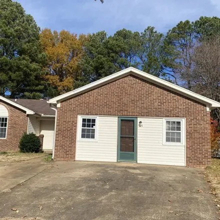 Rent this 4 bed house on 998 Oaklawn Place in Southaven, MS 38671