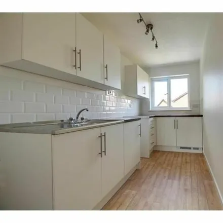 Image 2 - Warley Rise, West Berkshire, RG31 6FX, United Kingdom - Apartment for rent