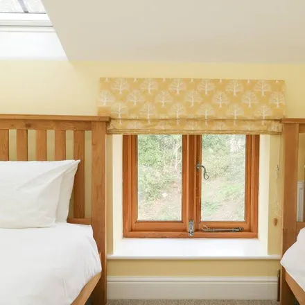 Rent this 3 bed duplex on Burton Bradstock in DT6 4PX, United Kingdom