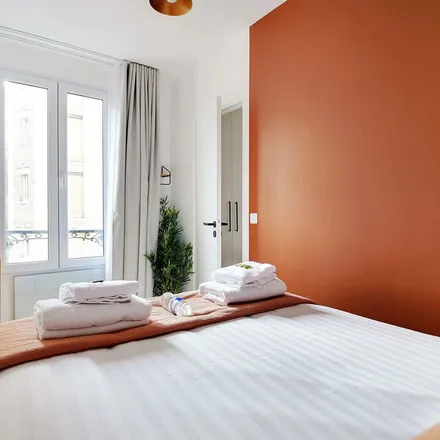 Image 8 - 28 Rue Ramey, 75018 Paris, France - Apartment for rent