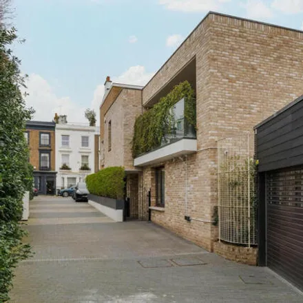Rent this 5 bed room on 1 Victoria Mews in London, W11 3AE
