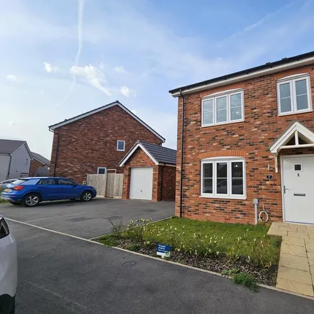 Rent this 3 bed duplex on Snowdrop Lane in Creswell, ST16 1ZL