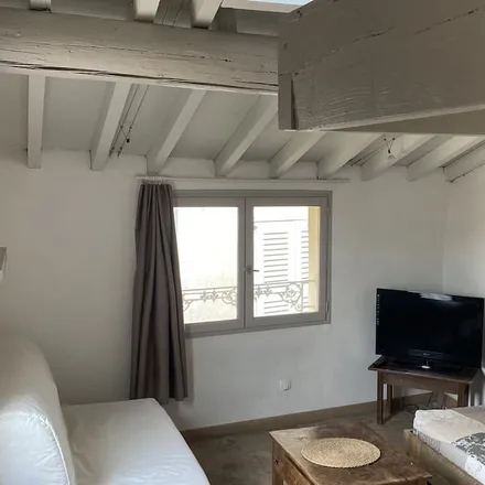 Rent this 2 bed townhouse on Avignon in Vaucluse, France
