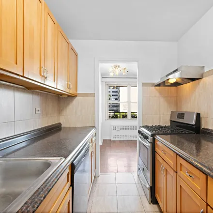 Image 5 - 2650 Ocean Parkway, New York, NY 11235, USA - Condo for sale
