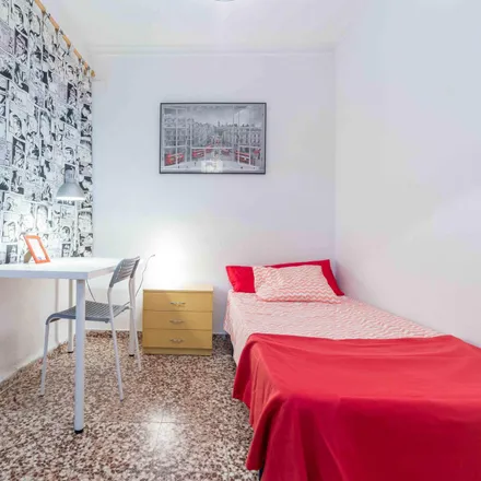 Rent this 3 bed room on Plaça de Monsenyor Óscar Arnulfo Romero in 46017 Valencia, Spain