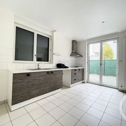 Image 5 - Rond-Point de Lüdenscheid, 10100 Romilly-sur-Seine, France - Apartment for rent