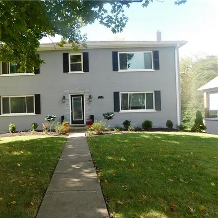 Rent this 1 bed townhouse on 17 Arcadia Avenue in Lakeside Park, Kenton County