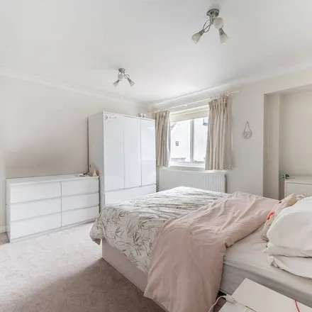 Rent this 6 bed apartment on 4 Leabank Close in London, HA1 3QA