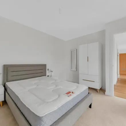 Image 5 - Newington House, 10 Lismore Boulevard, London, NW9 4BX, United Kingdom - Apartment for rent