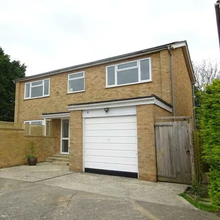 Rent this 4 bed house on Carterton Primary School in Burford Road, Carterton