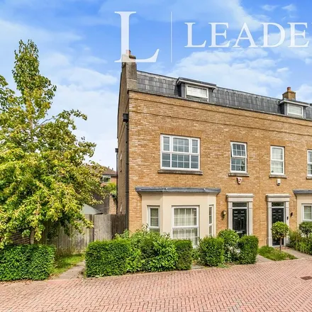 Rent this 4 bed duplex on Lendy Place in Sunbury-on-Thames, TW16 6BB