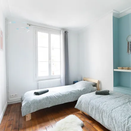 Rent this 3 bed apartment on 97 Rue Lemercier in 75017 Paris, France