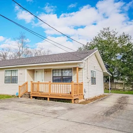 Buy this 3 bed house on 1420 Rue Willow in New Iberia, LA 70560