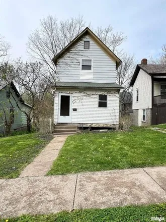 Buy this 2 bed house on 565 East 12th Street in Davenport, IA 52803