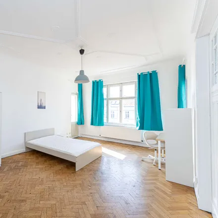 Rent this 5 bed room on Biebricher Straße 15 in 12053 Berlin, Germany