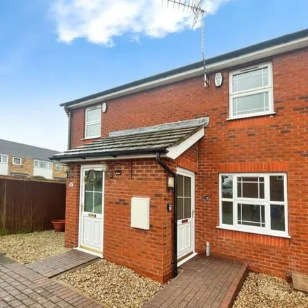 Buy this 2 bed townhouse on Allington Drive in North East Lincolnshire, DN37 9FF