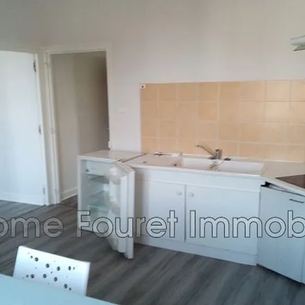 Image 4 - 2 Avenue Gambetta, 19200 Ussel, France - Apartment for rent