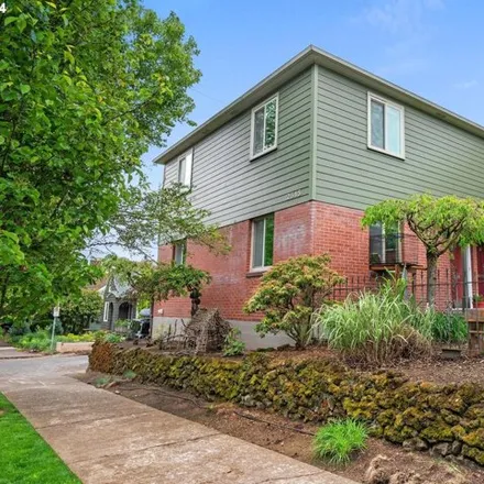 Buy this 2 bed townhouse on 2515 Southeast 51st Avenue in Portland, OR 97206