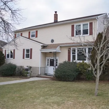 Rent this 3 bed apartment on 19 Roseland Avenue in Totowa, NJ 07512