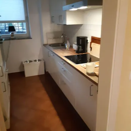 Rent this 3 bed apartment on Alt-Erlenbach 19a in 60437 Frankfurt, Germany
