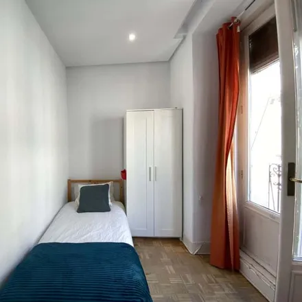 Rent this 7 bed room on Madrid in Colegio Sagrado Corazón, Calle de la Redondilla