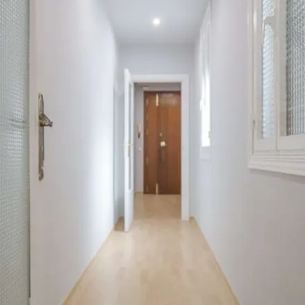 Image 3 - Madrid, Hostal Arco Iris, Calle de O'Donnell, 27, 28009 Madrid - Apartment for rent