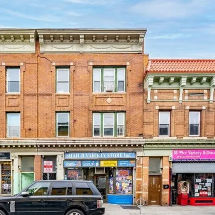 Image 1 - Little Rock Baptist Church, Myrtle Avenue, West Bergen, Jersey City, NJ 07305, USA - House for sale