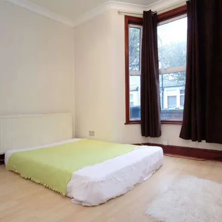 Rent this 7 bed townhouse on 46 Park Grove Road in London, E11 4PU