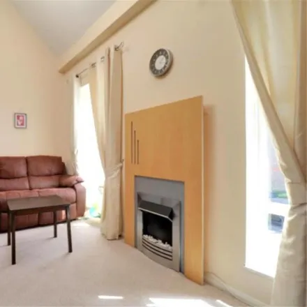 Image 2 - Colburn Crescent, Jacobs Well, GU4 7YZ, United Kingdom - Apartment for rent