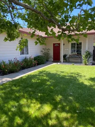 Buy this 3 bed house on 180 East 10th Street in Lincoln, CA 95648