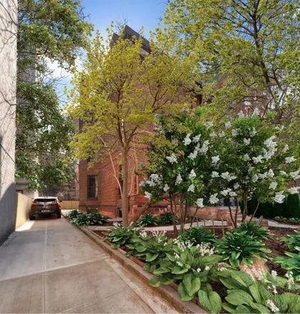 Image 2 - 1290 Pacific Street, New York, NY 11216, USA - House for sale