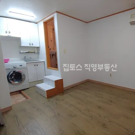 Rent this studio apartment on 서울특별시 관악구 봉천동 1688-53